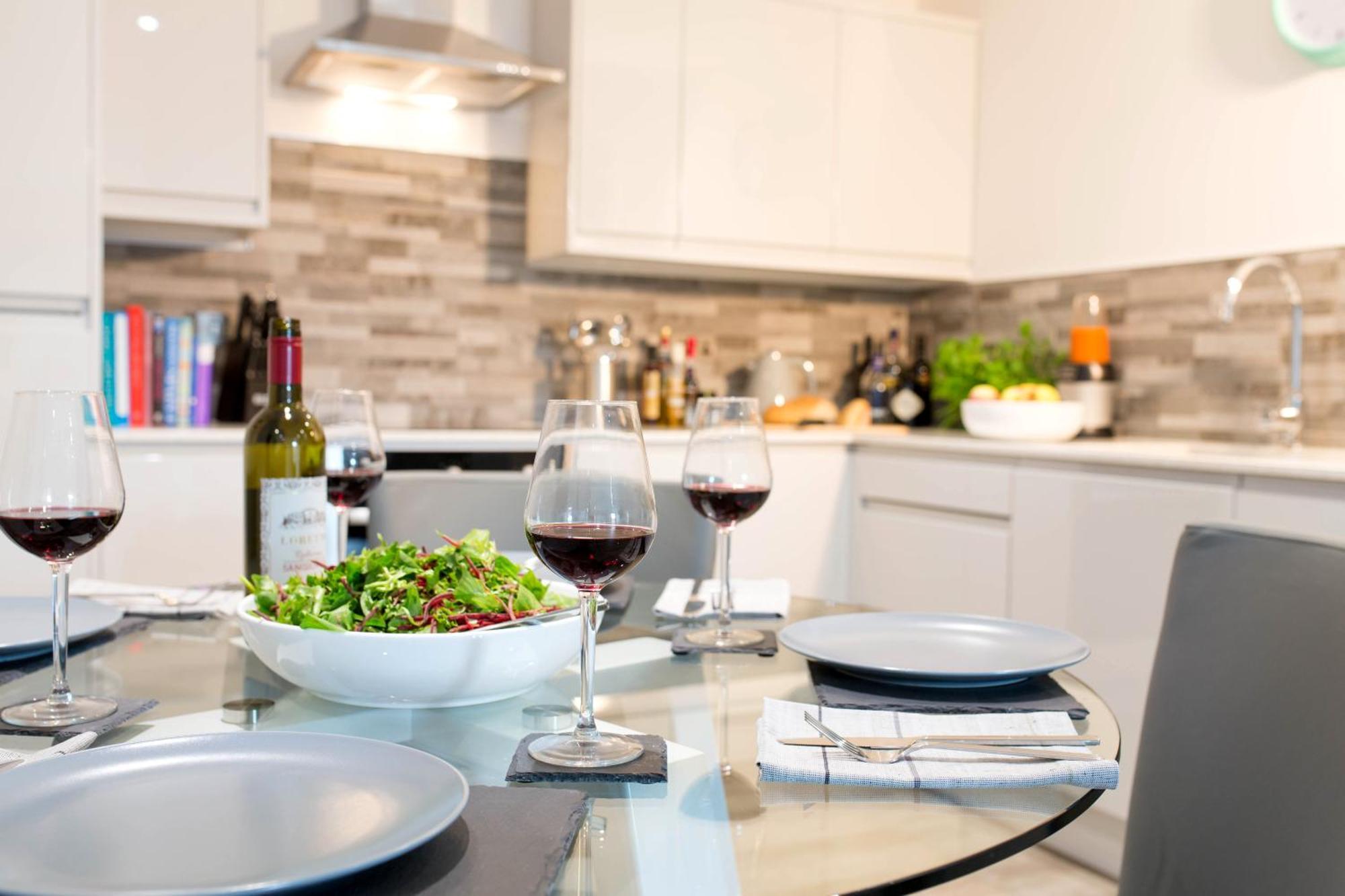 Cotels At 7Zero1 Serviced Apartments - Modern Apartments, Superfast Broadband, Free Parking, Centrally Located Milton Keynes Extérieur photo