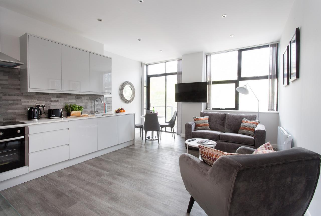 Cotels At 7Zero1 Serviced Apartments - Modern Apartments, Superfast Broadband, Free Parking, Centrally Located Milton Keynes Extérieur photo
